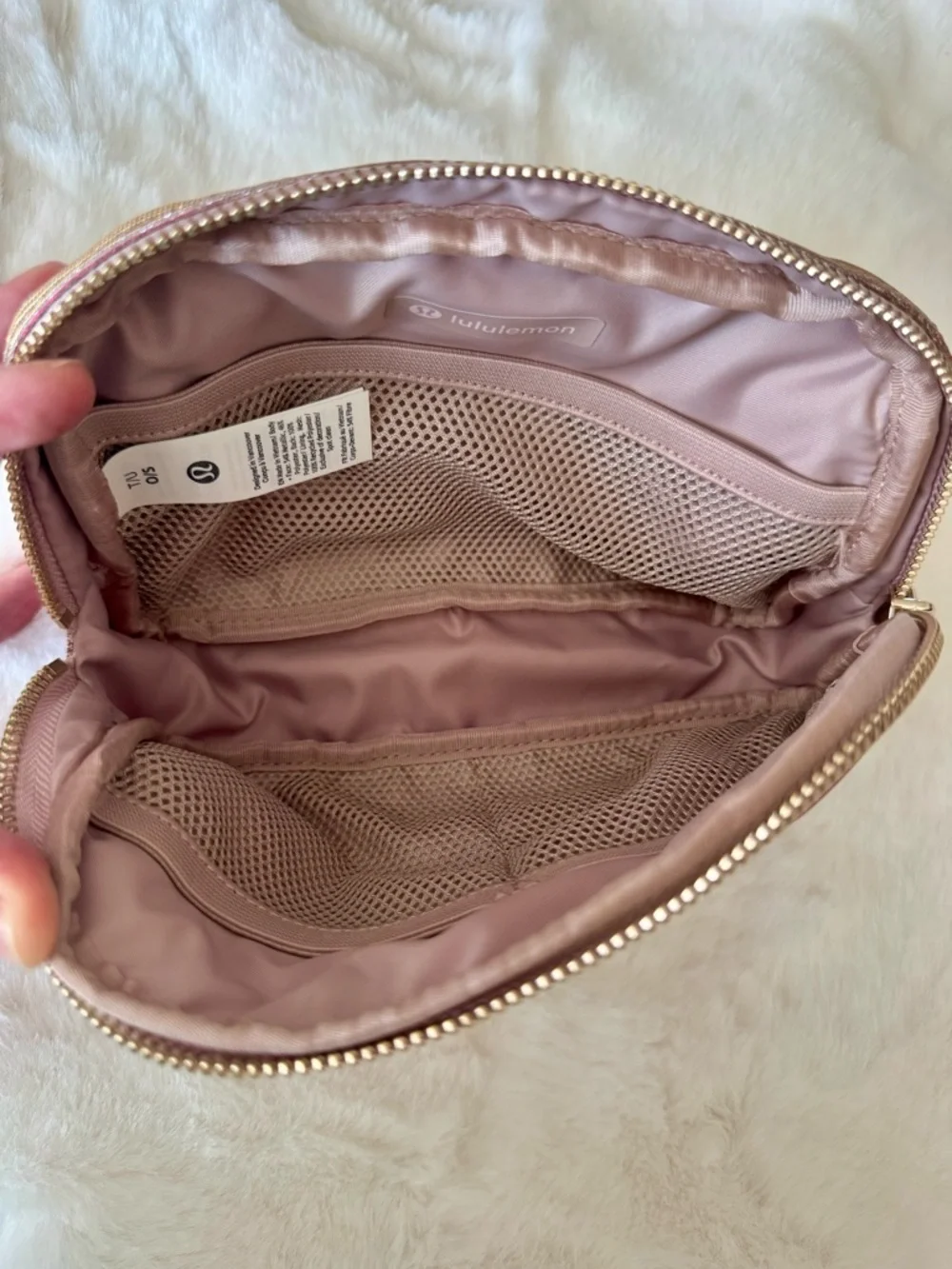 lululemon athletica Shimmery Rose Pink Crossbody Belt Bag - Picture 3 of 4
